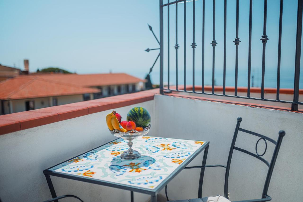 Ottaviano Suite - Elegante Attico Vista Mare Taormina Eksteriør billede